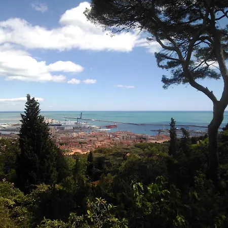 Vue Exceptionnelle Mont St Clair *